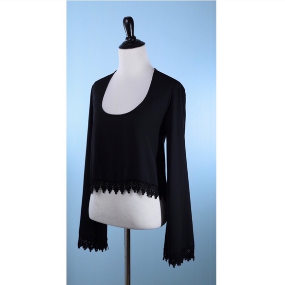 SHOW ME YOUR MUMU black crisp Chappell top SMALL - Picture 1 of 4